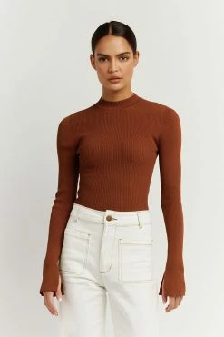 DISSH Boutiques TOPS DONNA TAN SLEEVED KNIT TOP