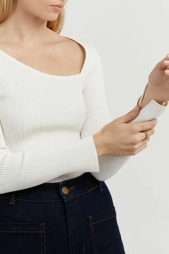 Brand new โค๏ธ DISSH Boutiques WINDSOR ASYM OFF WHITE SLEEVED TOP ๐ 7 DISSH Boutiques WINDSOR ASYM OFF WHITE SLEEVED TOP