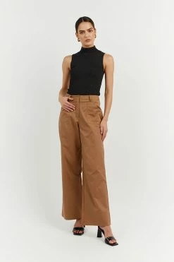 DISSH Boutiques SUNMOTION RUNWAY SUTHERLAND BLACK KNIT TOP