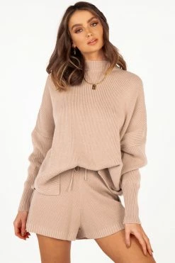 DISSH Boutiques RILEY LATTE KNIT SHORT SHORTS